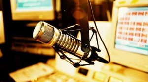 لمياء المقدم| البرامج الإذاعية.. بالعامية أم بالفصحى؟ لمياء المقدم| البرامج الإذاعية.. بالعامية أم بالفصحى؟